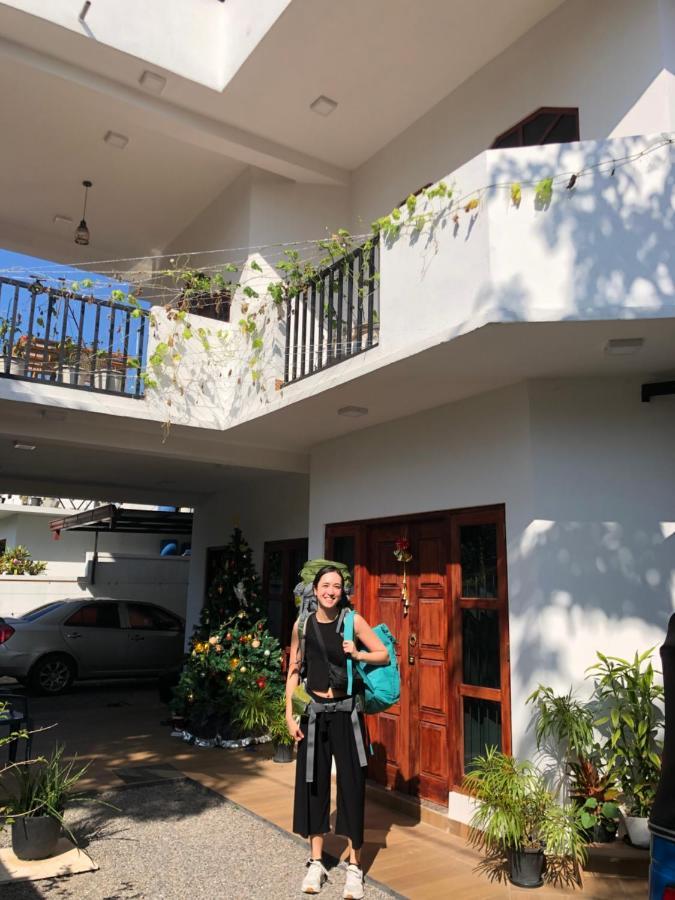 Airport Layover B&B Katunayaka Екстериор снимка
