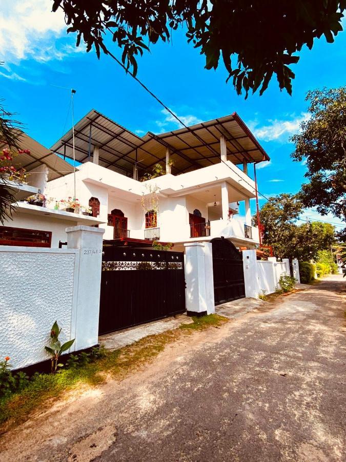 Airport Layover B&B Katunayaka Екстериор снимка
